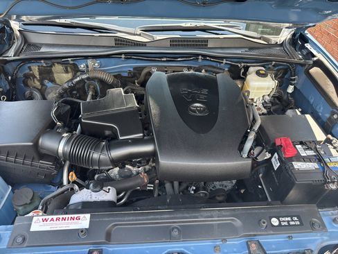 Used 2019 Toyota Tacoma TRD Off-Road AWD/4WD image 31