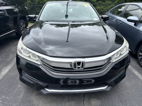 Used 2017 Honda Accord EX-L image 3