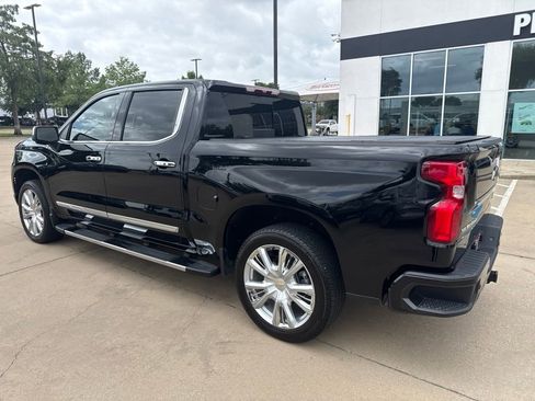 Used 2025 Chevrolet Silverado 1500 High Country w/ High Country Premium Package AWD/4WD image 9