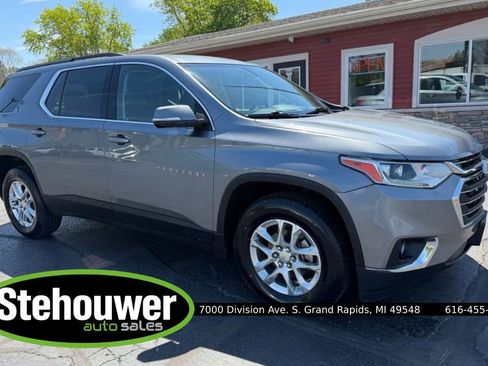 Used 2019 Chevrolet Traverse LT w/ LPO, Cargo Package AWD/4WD image 1