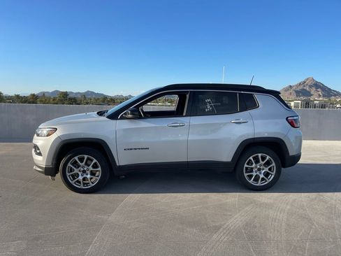 Used 2025 Jeep Compass Limited AWD/4WD image 4