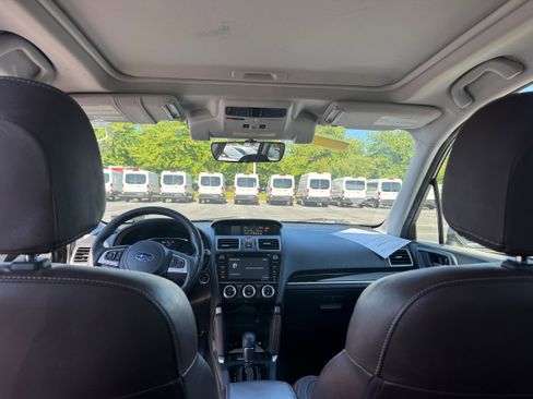 Used 2018 Subaru Forester 2.5i Touring AWD/4WD image 10