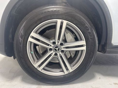 Used 2021 Mercedes-Benz GLC 300 4MATIC image 2