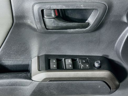 Used 2022 Toyota Tacoma SR5 RWD image 14