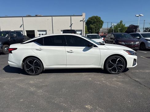 Used 2024 Nissan Altima 2.5 SR FWD image 6