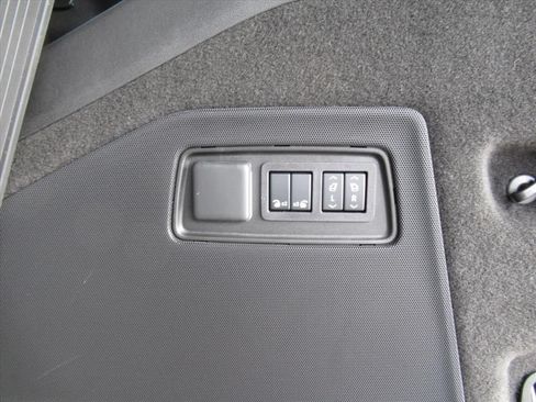 Certified 2026 Cadillac Escalade Platinum Sport w/ LPO, ONYX Package AWD/4WD image 38