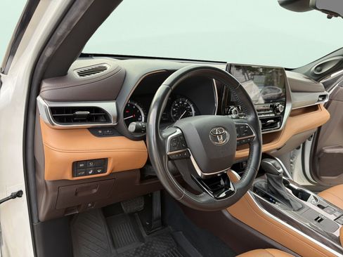 Used 2020 Toyota Highlander Platinum FWD image 20