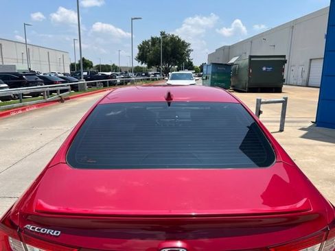 Used 2018 Honda Accord Sport image 9