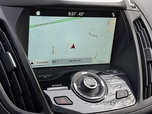 Used 2019 Ford Escape Titanium image 18