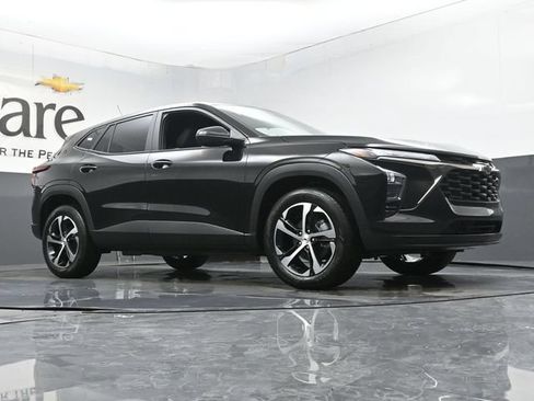 New 2026 Chevrolet Trax RS w/ Sunroof Package FWD image 2