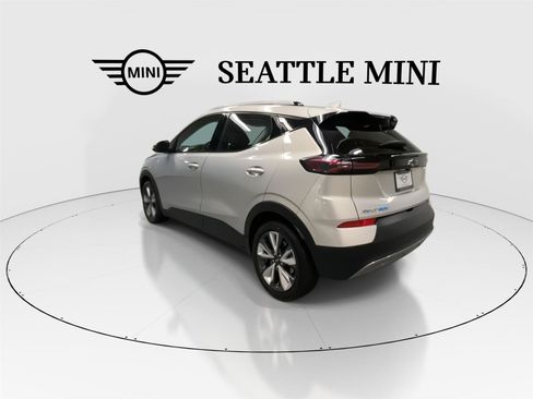 Used 2022 Chevrolet Bolt EUV LT w/ Convenience Package FWD image 8