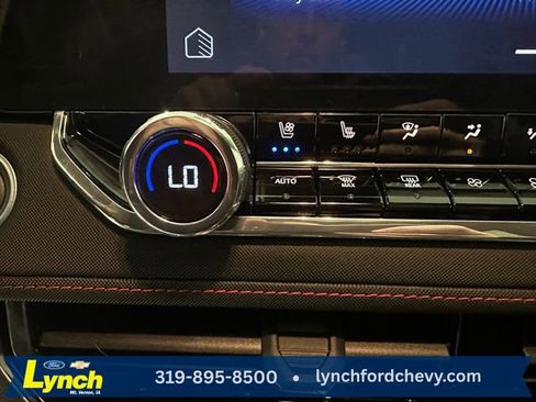 Used 2023 Chevrolet Colorado Z71 w/ Z71 Convenience Package 2 AWD/4WD image 15