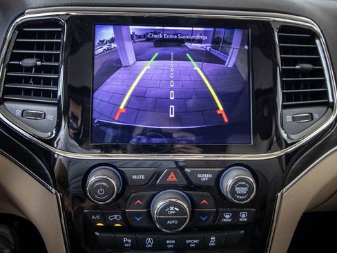 Used 2020 Jeep Grand Cherokee Limited image 44