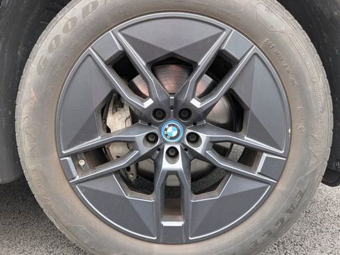 Used 2023 BMW iX xDrive50 AWD/4WD image 9