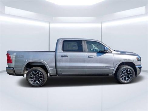 New 2026 Chrysler Pacifica Select image 2