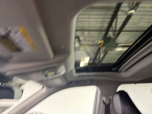 Used 2022 Toyota Highlander XLE image 24