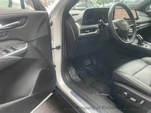 Used 2024 Cadillac XT4 Premium Luxury AWD/4WD image 8