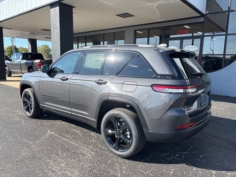 New 2025 Jeep Grand Cherokee Limited w/ Black Appearance Package image 6