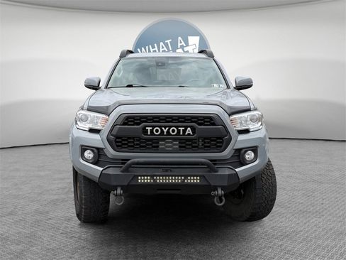Used 2020 Toyota Tacoma SR5 w/ Technology Package image 9