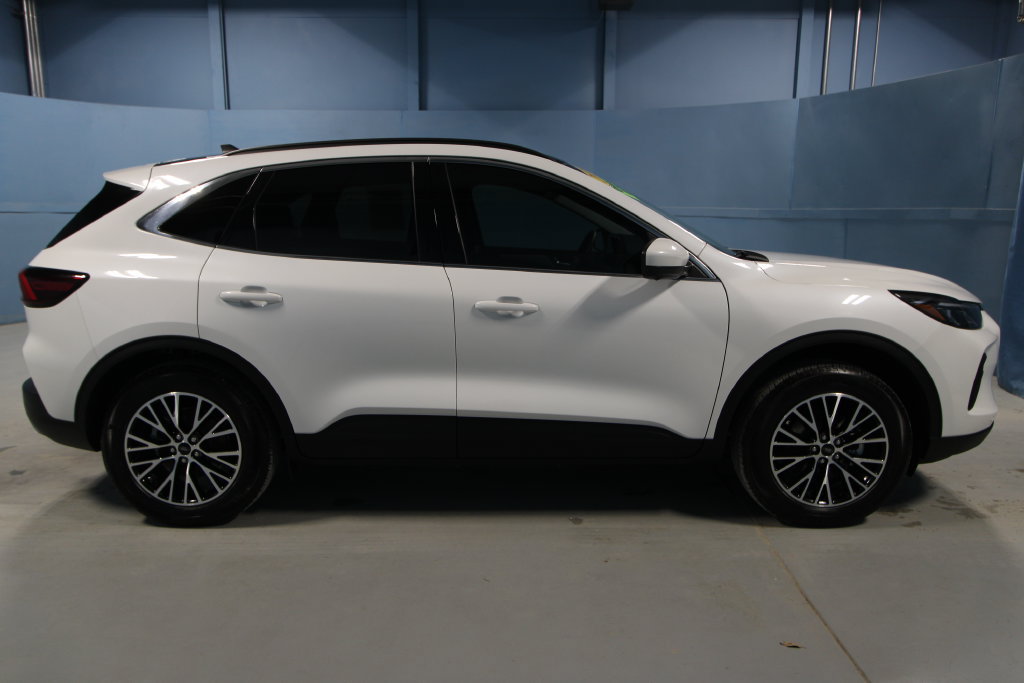 Used 2026 Ford Escape SE w/ PHEV Premium Package FWD image 33