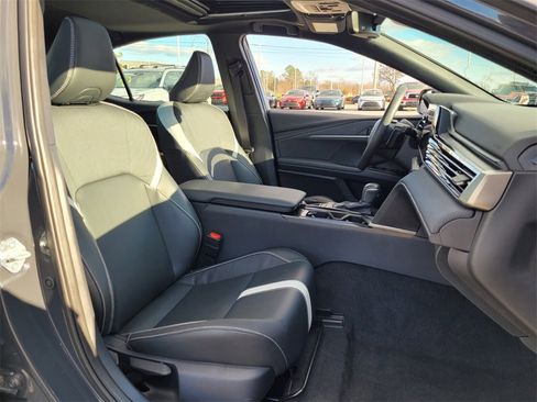 Used 2025 Toyota Camry SE image 13