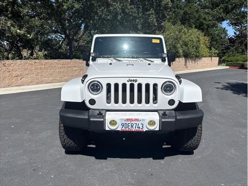 Used 2012 Jeep Wrangler Unlimited Sahara AWD/4WD image 4