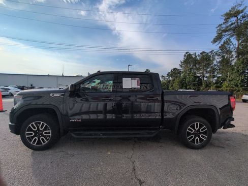 Used 2023 GMC Sierra 1500 AT4 w/ Technology Package AWD/4WD image 5