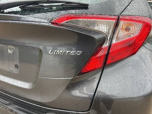 Used 2021 Toyota C-HR Limited FWD image 4