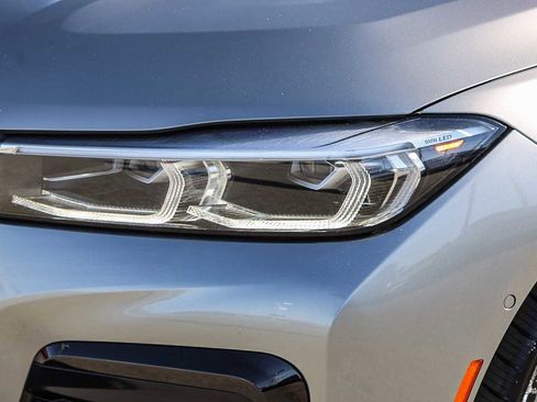 Used 2022 BMW 750i xDrive w/ M Sport Package image 10