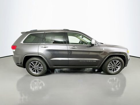 Used 2020 Jeep Grand Cherokee Overland AWD/4WD image 4