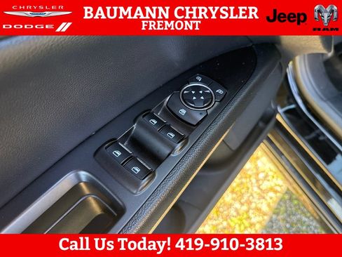 Used 2017 Ford Fusion SE w/ Equipment Group 202A AWD/4WD image 11