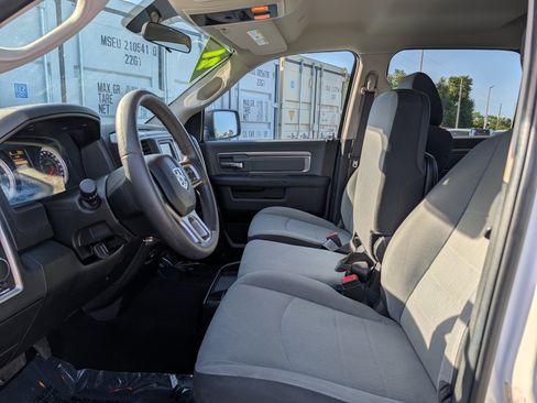 Used 2021 RAM 1500 Classic SLT RWD image 27