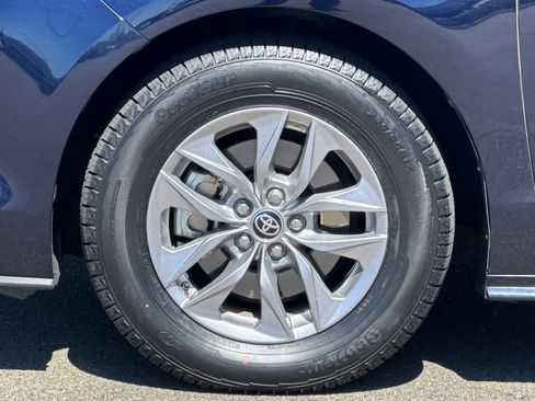 Certified 2024 Toyota Sienna XLE FWD image 29