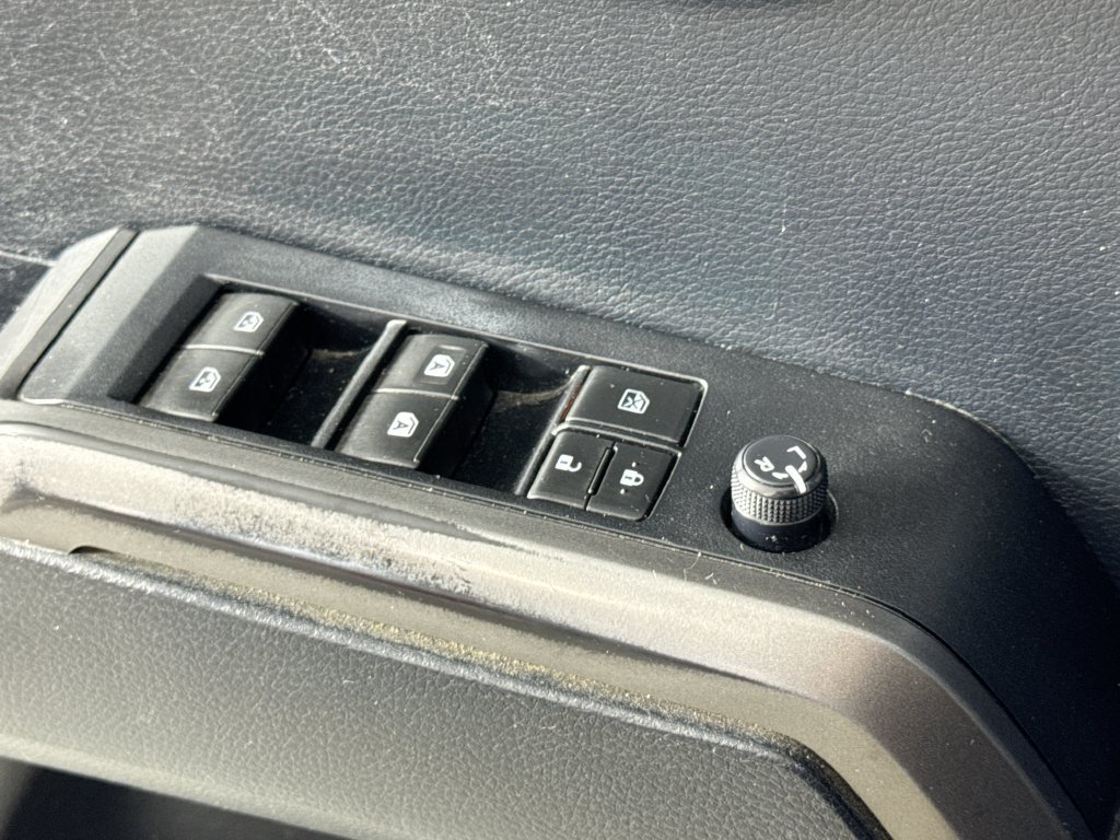 Used 2019 Toyota Tacoma TRD Off-Road AWD/4WD image 17