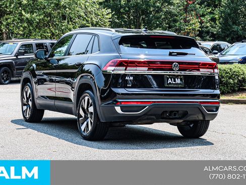 Used 2025 Volkswagen Atlas Cross Sport SE FWD image 8