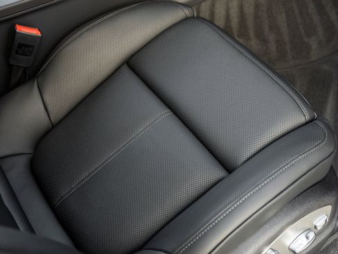 Certified 2026 Porsche Macan AWD/4WD image 43