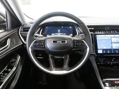 Used 2023 Jeep Grand Cherokee Limited AWD/4WD image 14