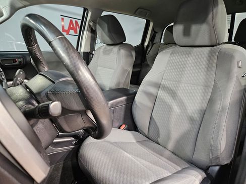 Used 2020 Toyota Tacoma SR5 w/ SR5 Appearance Package (SM) image 23