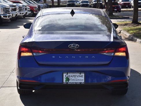 Used 2023 Hyundai Elantra SEL w/ Convenience Package image 9