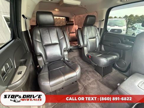 Used 2014 Chevrolet Suburban LT image 18