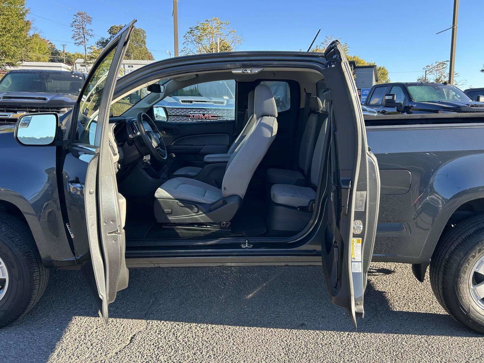 Used 2017 Chevrolet Colorado W/T w/ WT Convenience Package RWD image 18