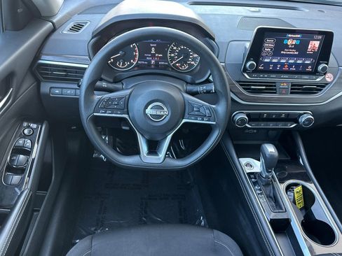 Used 2023 Nissan Altima 2.5 SV image 17