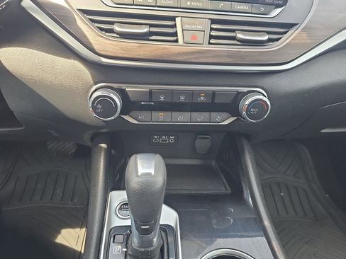 Used 2024 Nissan Altima 2.5 SV image 15