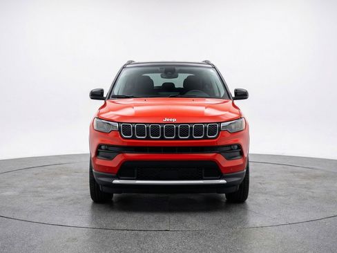 Used 2025 Jeep Compass Limited image 2