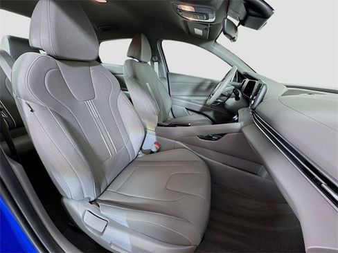Used 2025 Hyundai Elantra Sport image 29