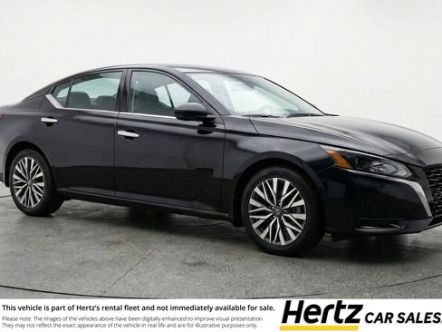 Used 2025 Nissan Altima 2.5 SV image 1