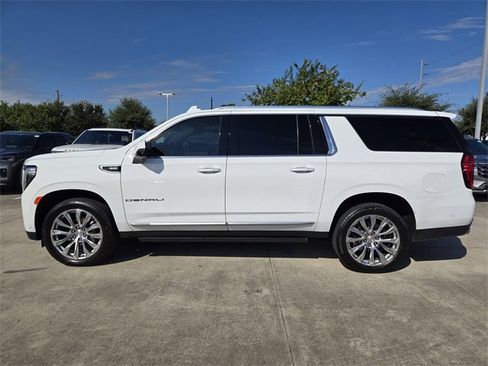 Used 2024 GMC Yukon XL Denali w/ Advanced Technology Package image 4
