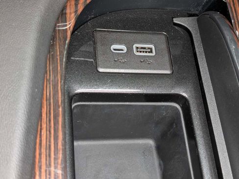 Certified 2021 Cadillac Escalade Premium Luxury image 32