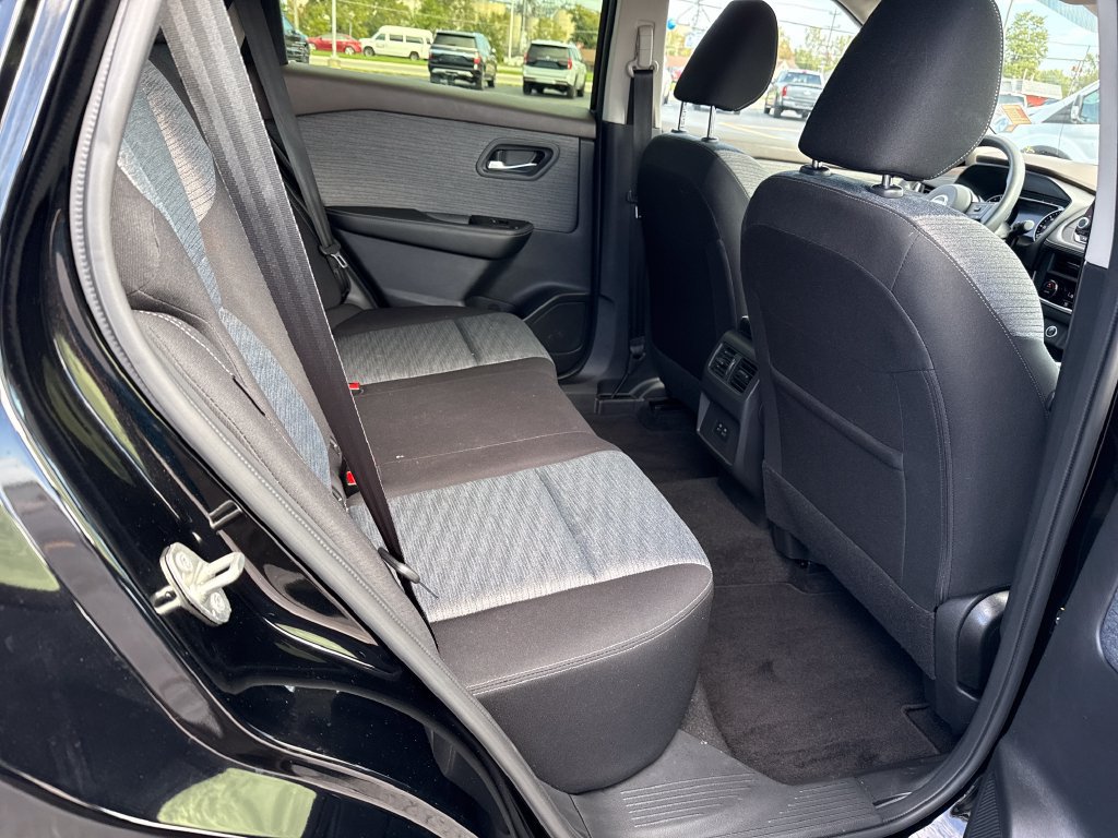 Used 2023 Nissan Rogue SV AWD/4WD image 21