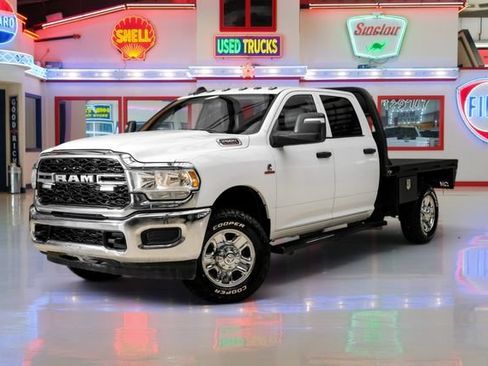 Used 2024 RAM 2500 Tradesman w/ Chrome Appearance Group AWD/4WD image 2